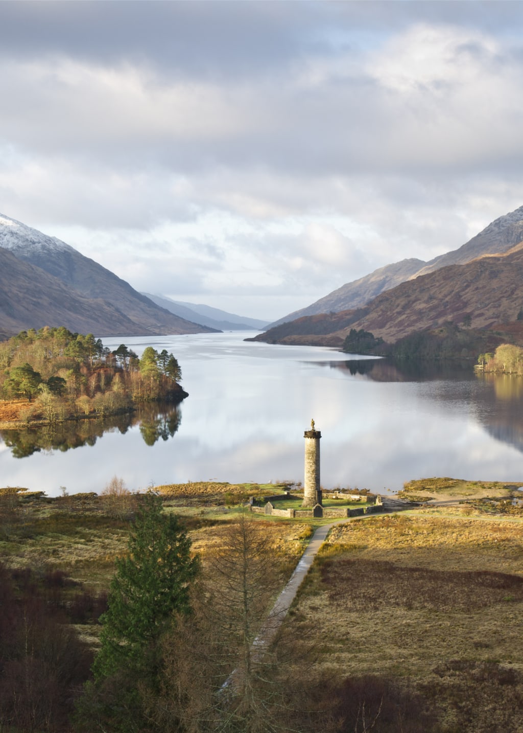 Glenfinnan Monument on Loch Shiel, Scotland