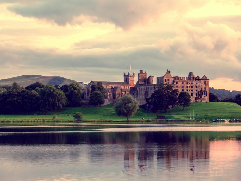 Linlithgow Castle Ruins overlooking the loch